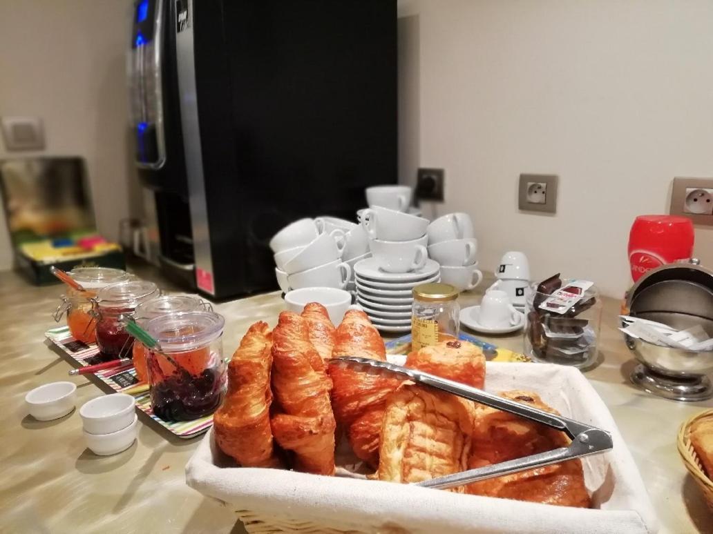 Hotel D'Angleterre Awinion Zewnętrze zdjęcie